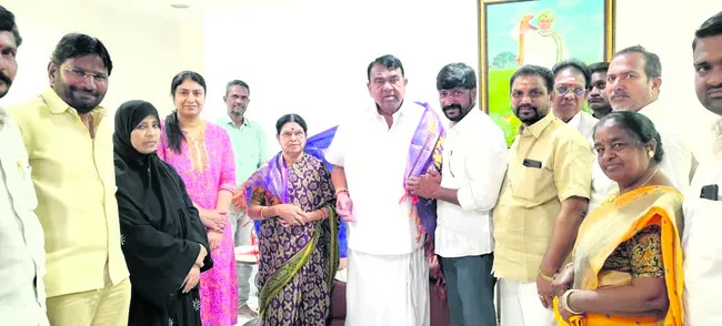 పోచారంతో బాన్సువాడ కౌన్సిలర్ల భేటీ