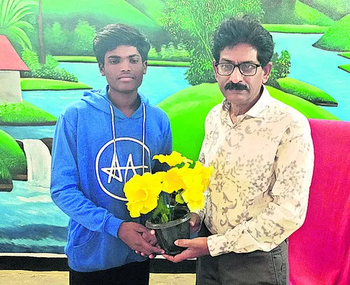 జేఈఈ మెయిన్స్‌లో గురుకుల విద్యార్థి ప్రతిభ 