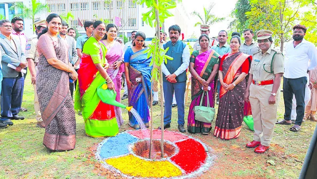 త్వరలో అధ్యాపకులను నియమిస్తాం 