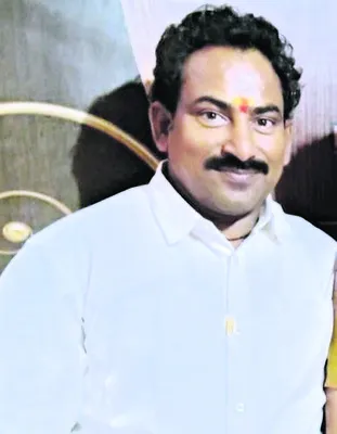 అప్పుల బాధతో  చిరు వ్యాపారి ఆత్మహత్య