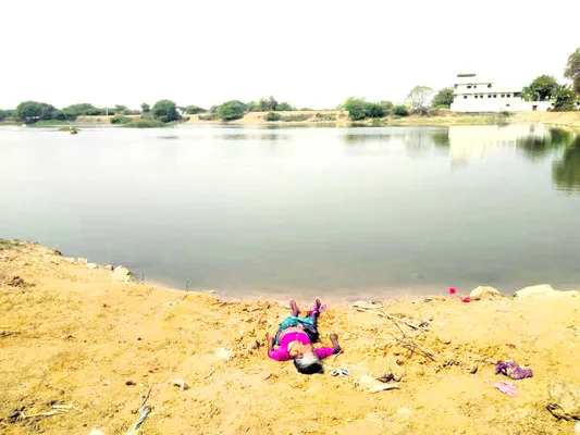 మద్నూర్‌లో వృద్ధురాలు..
