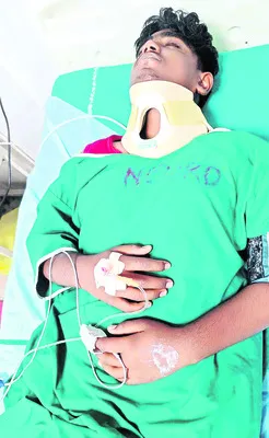 విద్యార్థిపై యువకుల దాడి 
