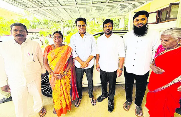 కేటీఆర్‌ను కలిసిన  బీఆర్‌ఎస్‌ కౌన్సిలర్లు
