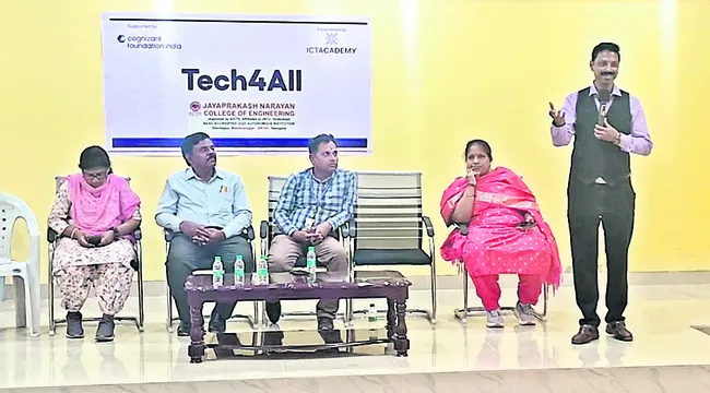 సాఫ్ట్‌ స్కిల్స్‌పైపట్టు సాధించాలి  