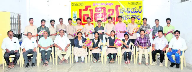 జేఈఈ మెయిన్స్‌లో ‘ప్రతిభ’ విద్యార్థుల సత్తా 