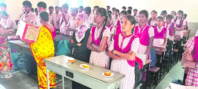  టెన్త్‌ విద్యార్థులకు అల్పాహారం 