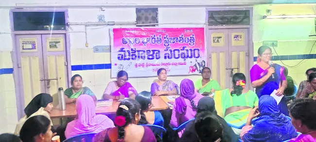 రాష్ట్రంలో విచ్చలవిడిగా మద్యం అమ్మకాలు 