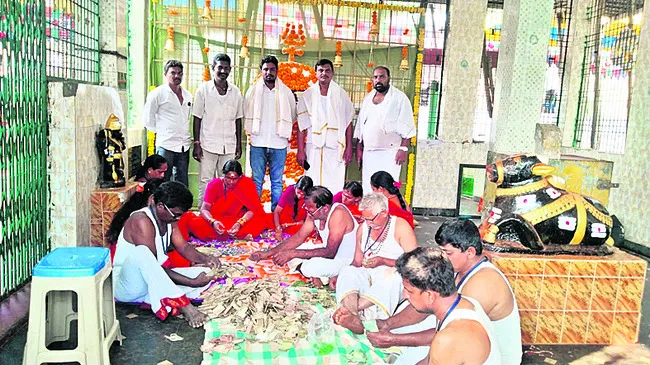 ధారమఠం హుండీ ఆదాయం లెక్కింపు 