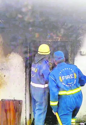 ఫ్రిజ్‌ పేలి.. ఇల్లు దగ్ధం 