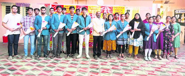 జేఈఈ మెయిన్స్‌లో ‘జయ’ విద్యార్థుల ప్రతిభ