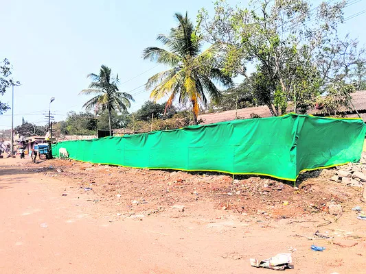 ఖాళీ జాగా కనిపిస్తే కబ్జా 