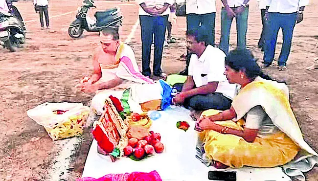 పూర్తిస్థాయిలో  అధికార దుర్వినియోగం 
