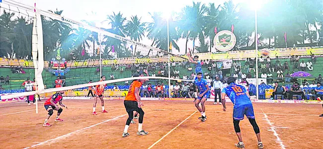 రసవత్తరంగా ఏఎస్సార్‌ వాలీబాల్‌ పోటీలు 