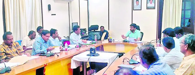 అభివృద్ధి పనులు పూర్తి చేయండి 
