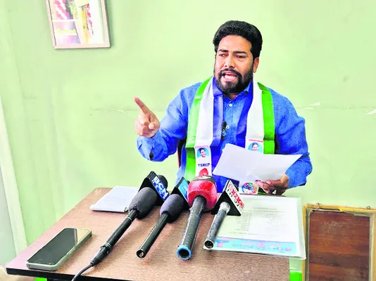 విద్యార్థులకు చంద్రబాబు వెన్నుపోటు 