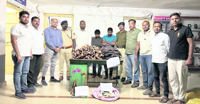 రైల్వే సామగ్రి చోరీ కేసులో ఇద్దరి అరెస్ట్‌