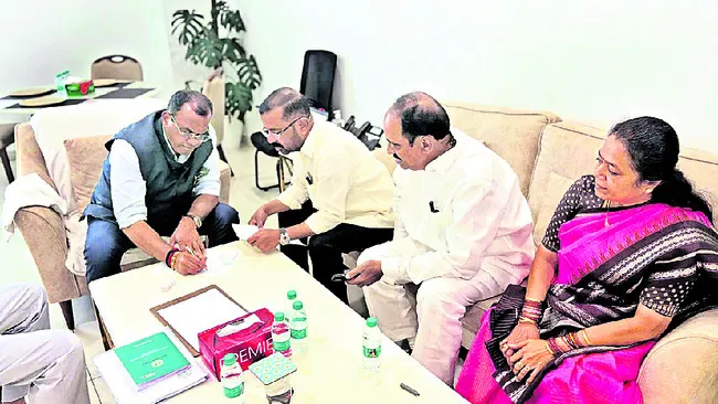 అభివృద్ధి పనులు వేగవంతం చేయాలి