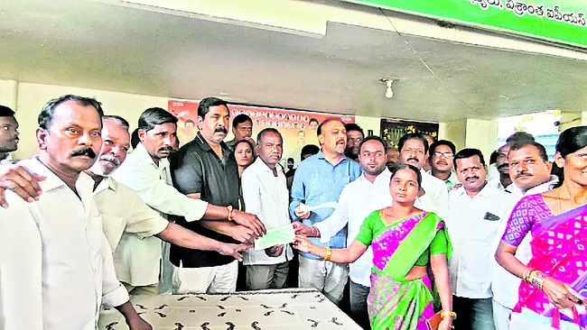 కాంగ్రెస్‌లో కట్టప్పలు ఉన్నారు