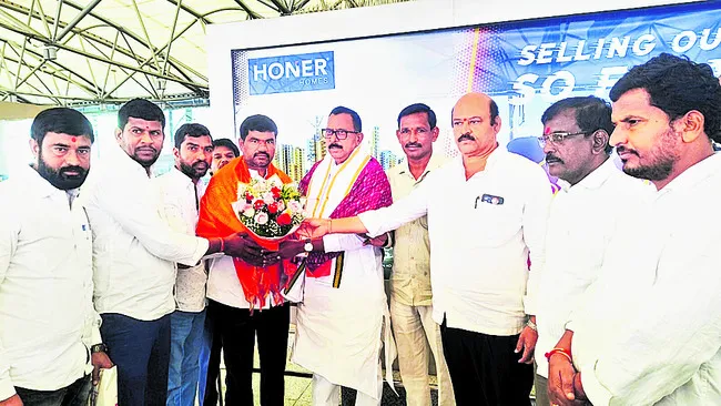 ఎంపీ, ఎమ్మెల్యేలను కలిసిన చైర్మన్‌ 