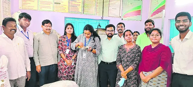 సందర్శించి.. ఆరా తీసి