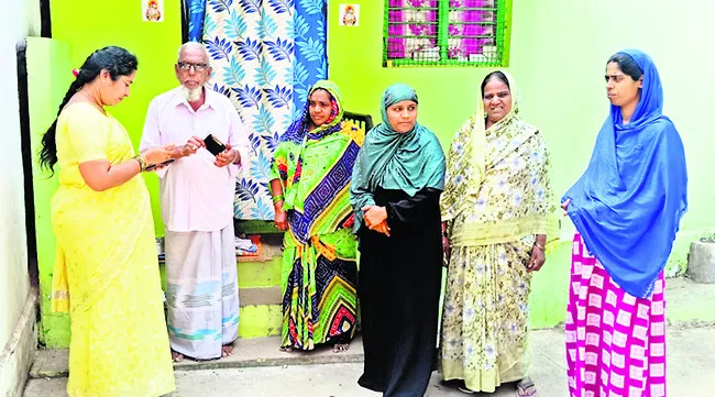 సచివాలయ ఉద్యోగులకు జీతం కట్‌ 