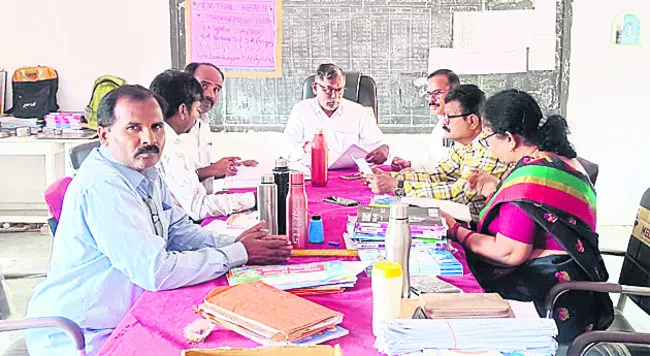 తనిఖీ బృందాలోచ్చాయ్‌