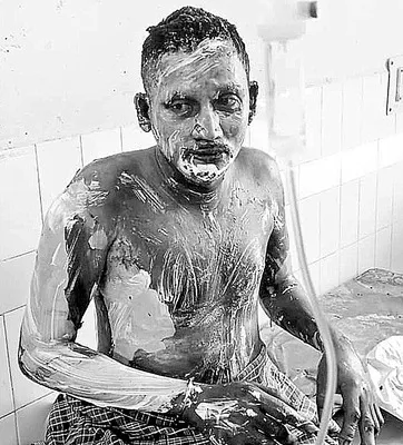 వాహనం అదుపు తప్పి  యువకుడి మృతి  