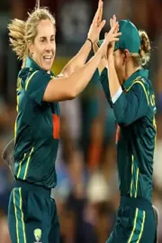 Australia women beat team india in 2nd t20 by 19 runs 