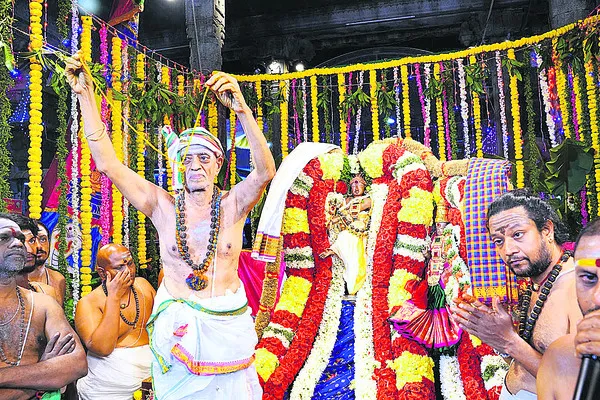  Vedic scholars performing the marriage Lord Shiva and Parvati
