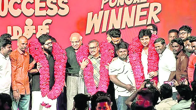 త్రిబుల్‌ టీ చిత్రానికి దర్శకుడే హీరో