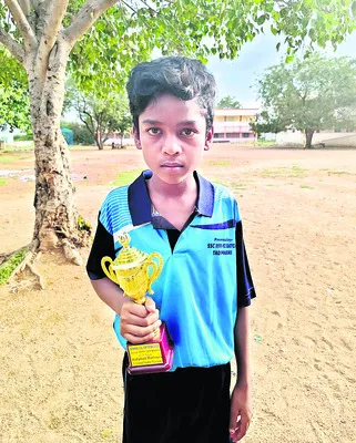 బైక్‌ను ఢీకొన్న కారు – బాలుడి మృతి 