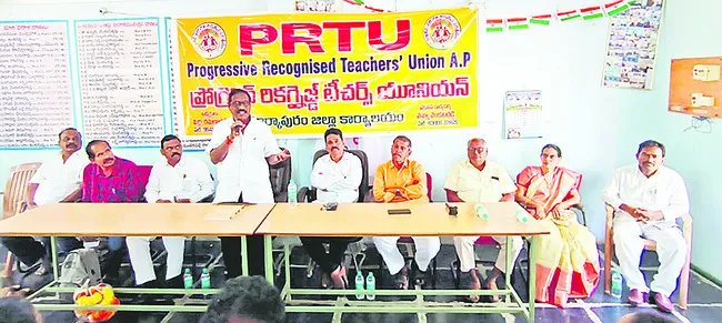 ఉద్యోగులకు 30 శాతం ఐఆర్‌ ప్రకటించాలి