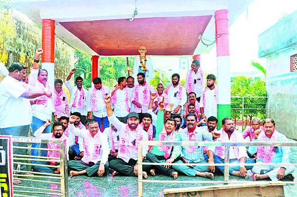 కేసీఆర్‌కు సిట్‌ నోటీసులు సరికాదు