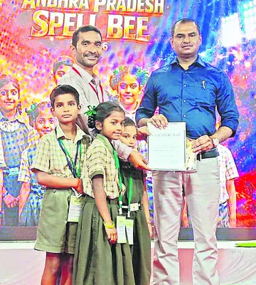 విద్యార్థులకు అభినందనలు 