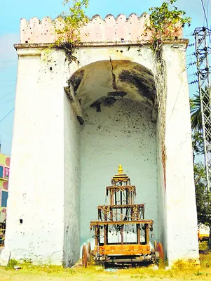 పోస్టర్లు అతికిస్తే ఓడిపోతారట 