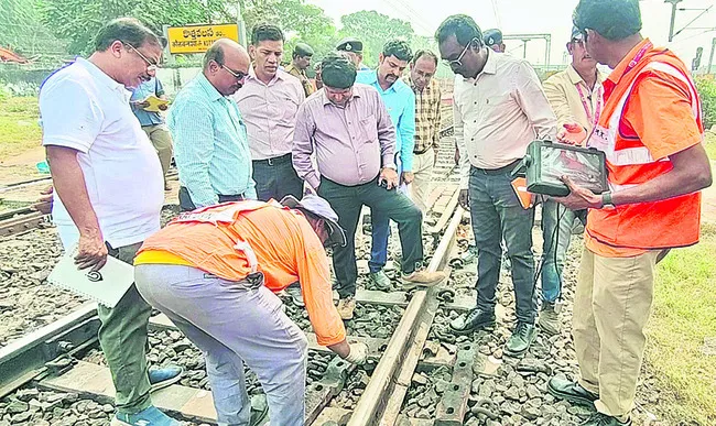 రూ.450 కోట్లతో 15 రైల్వేస్టేషన్ల అభివృద్ధి