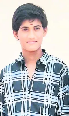 మట్టి దిబ్బలు పడి బాలుడు దుర్మరణం  
