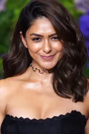 Mrunal Thakur Reacts Her Breakup with Ex Boy friend goes viral8