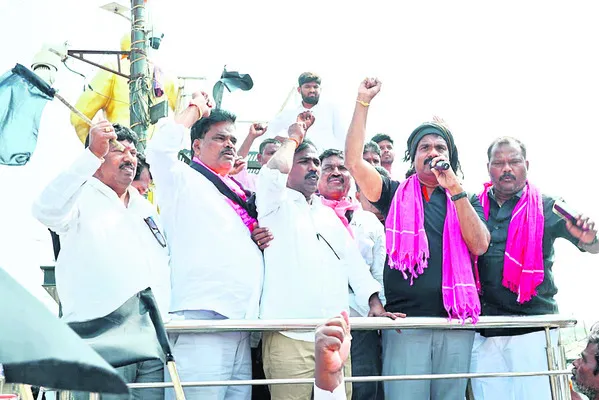 ‘ప్రజల దృష్టి మళ్లించేలా కాంగ్రెస్‌ డ్రామాలు’ 