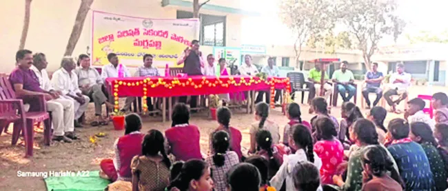 నైతిక విలువలు కలిగి ఉండాలి