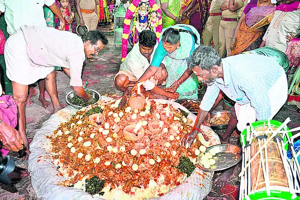 అంకాళపరమేశ్వరికి కుంభ భోజనం నైవేద్యం 