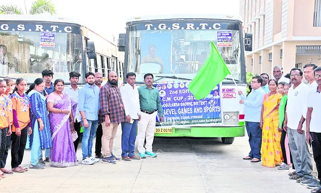 క్రీడల్లో రాణించి జిల్లాకు పేరు తేవాలి 