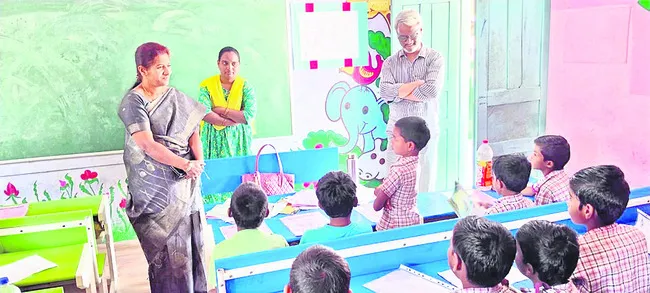 సులభంగా అర్థమయ్యేలా బోధించాలి 