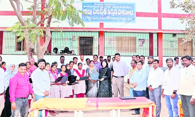 వందశాతం లక్ష్యాలు సాధించాలి 