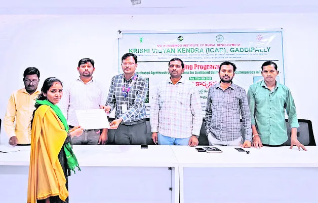 కుంకుడు సాగుపై రైతులకు శిక్షణ