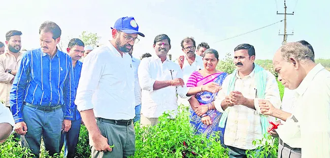 విద్యార్థులు అన్ని రంగాల్లో రాణించాలి