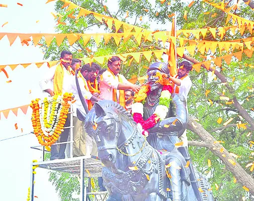 శివాజీని స్ఫూర్తిగా తీసుకోవాలి