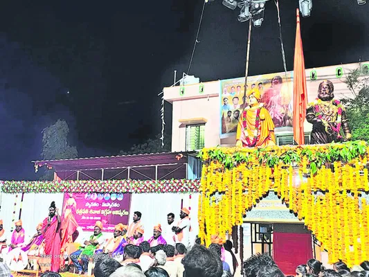 ఛత్రపతి శివాజీని ఆదర్శంగా తీసుకోవాలి 