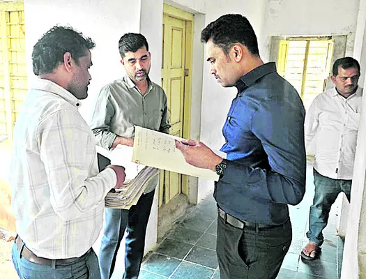 అనధికార వ్యక్తుల పెత్తనాన్ని సహించం 