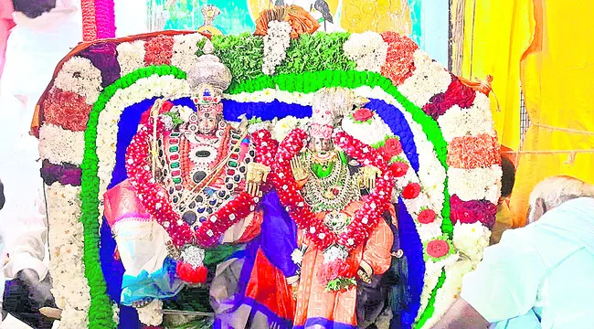 భక్తజనతేరు! 
